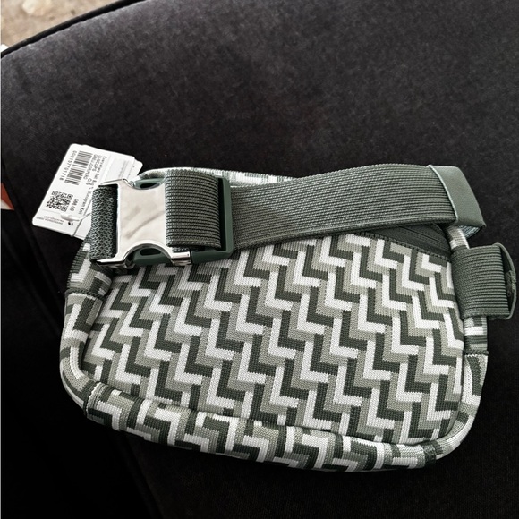 NWT Lululemon Everywhere Belt Bag 1L
L Monogram Knit (retail $88) - Picture 8 of 9